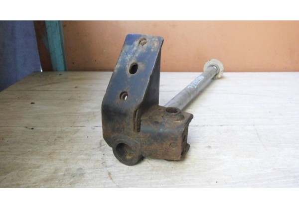 Болт переднього ричага правий Renault Master II, 7700308893